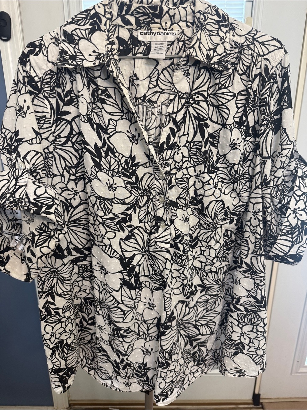 Cathy Daniels Black & White Floral Button-Down Shirt